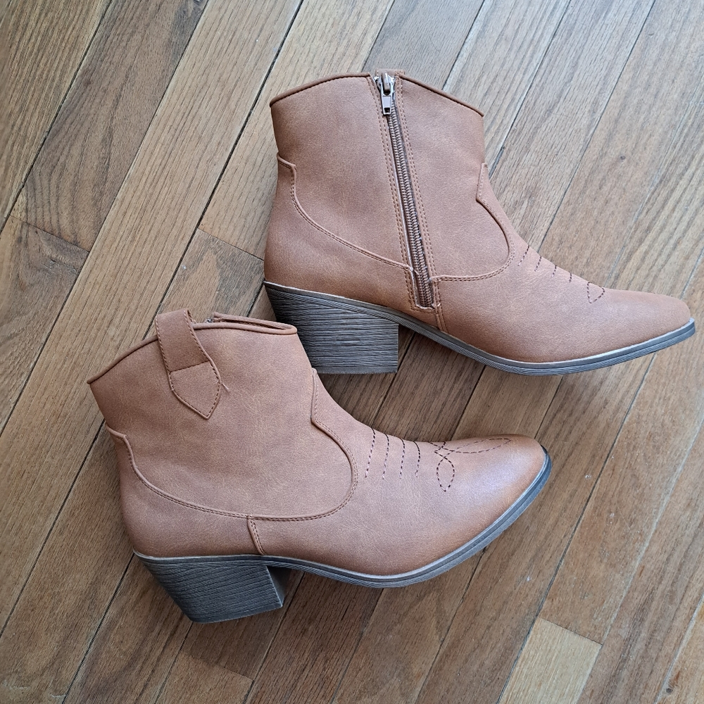 NWOT Sugar Ladies Boots